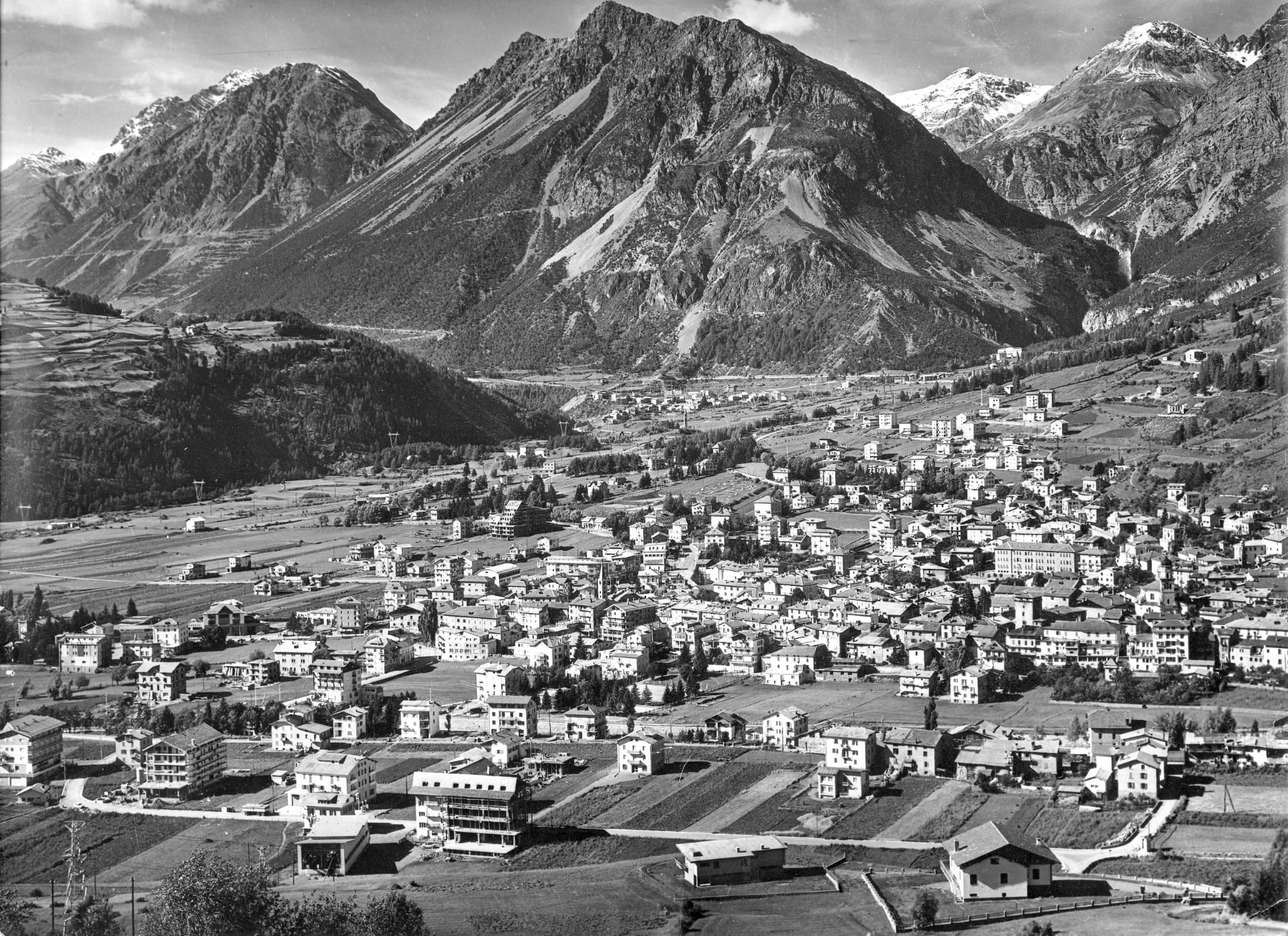 Chiesetta alpina innevata sopra Bormio